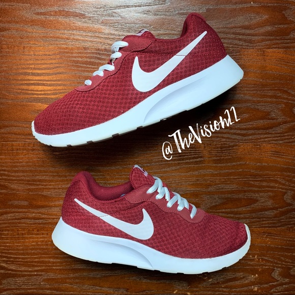 nike tanjun size 8
